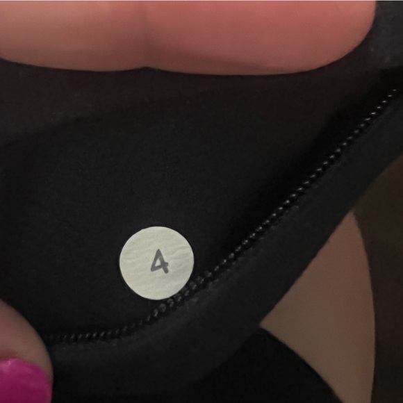 Lululemon Speed Tight ll Black and white striped Leggings Size 4 with pockets - Picture 6 of 6